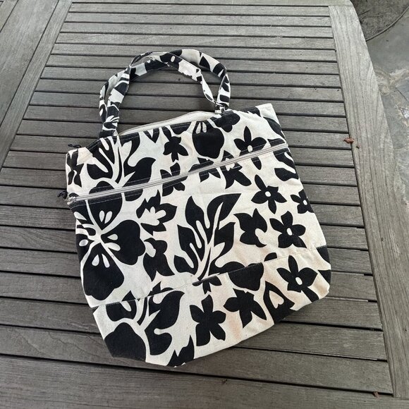 Island Breeze Hawaiian Black Floral Beach Tote and Crossbody Bag - Picture 3 of 8